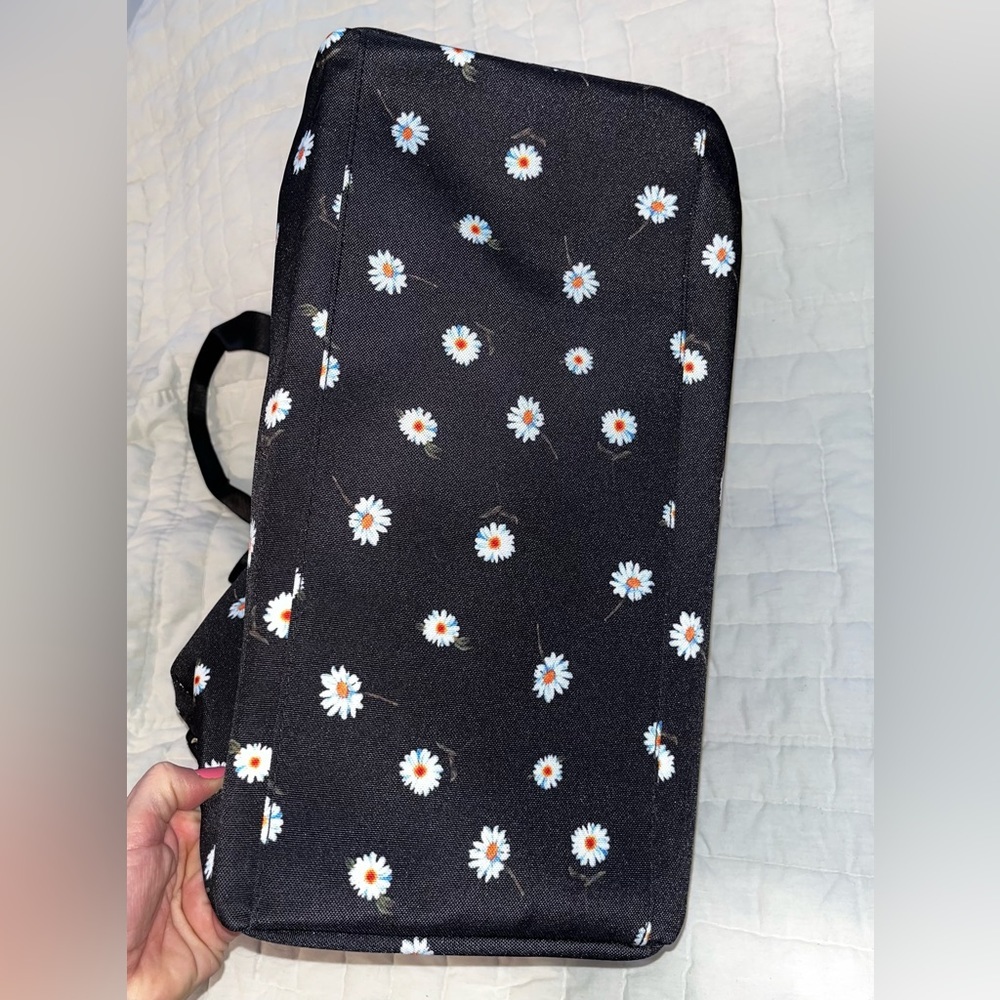 ALICE & OLIVIA Daisy Print Duffle Bag NEW!! - Picture 7 of 12